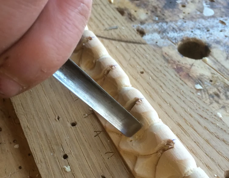 Restauration d'une moulure sculptée en raie de coeur - Rémy Motte Restauration d'une moulure sculptée en raie de coeur - Rémy Motte